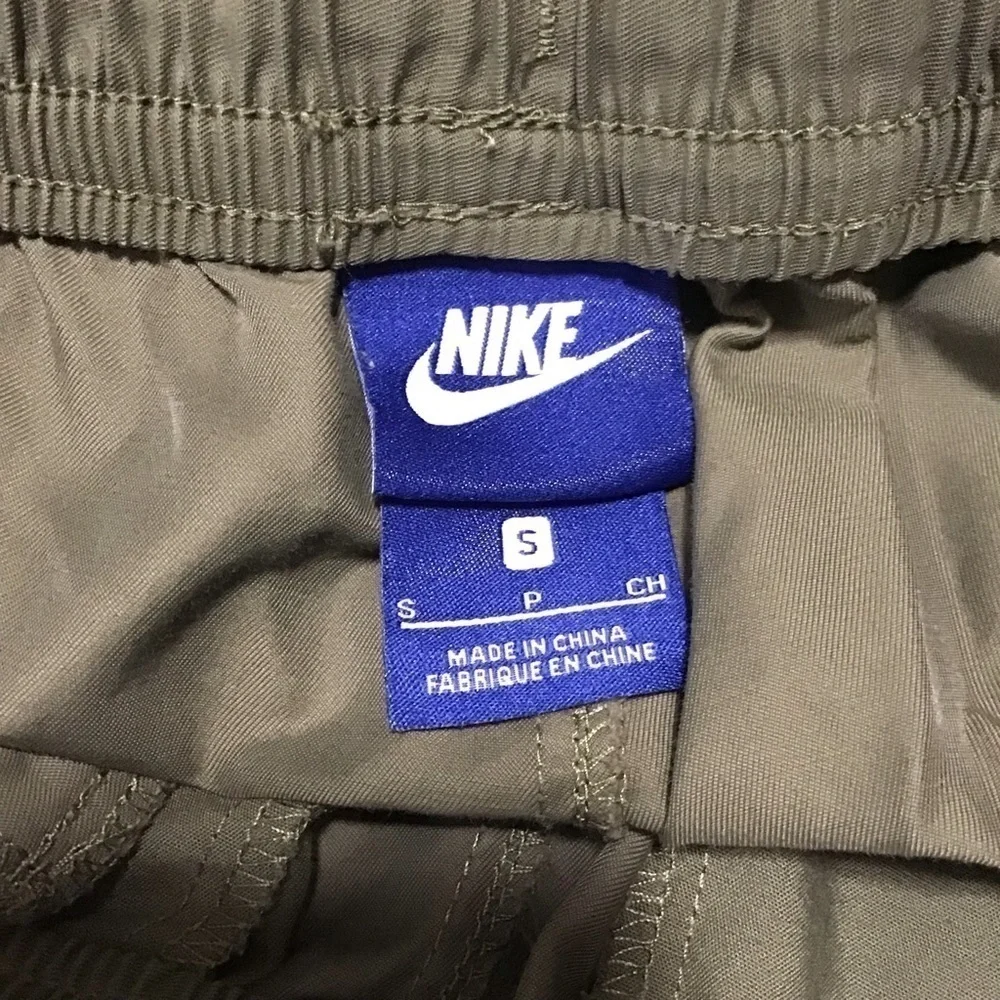 Nike Slim Fit Jogger in Olive Green Size Small.